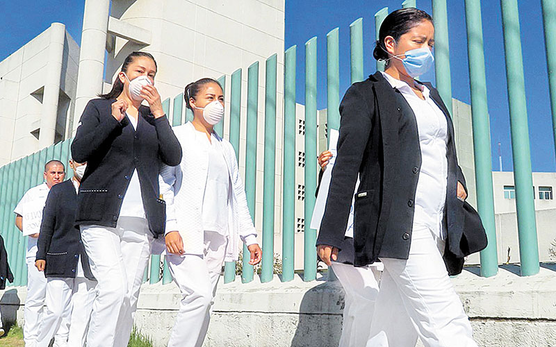 La policía capitalina reforzó la vigilancia en hospitales para evitar más ataques. (Cuartoscuro)