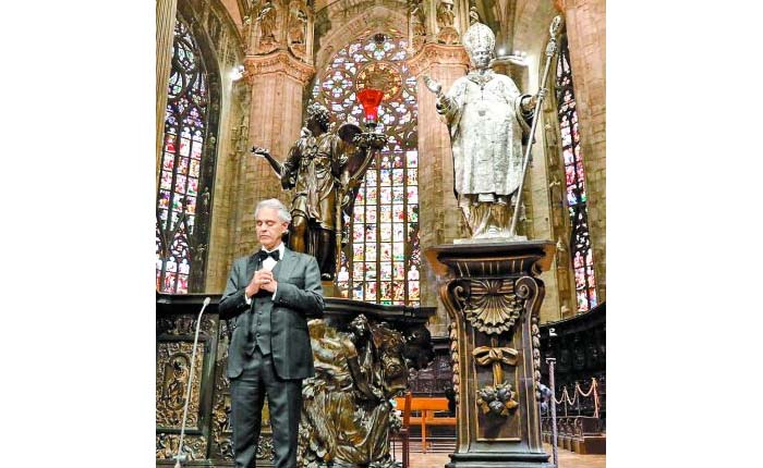 El recinto lució completamente vacío, lo que ayudó a tener una acústica muy especial. AP y EFE