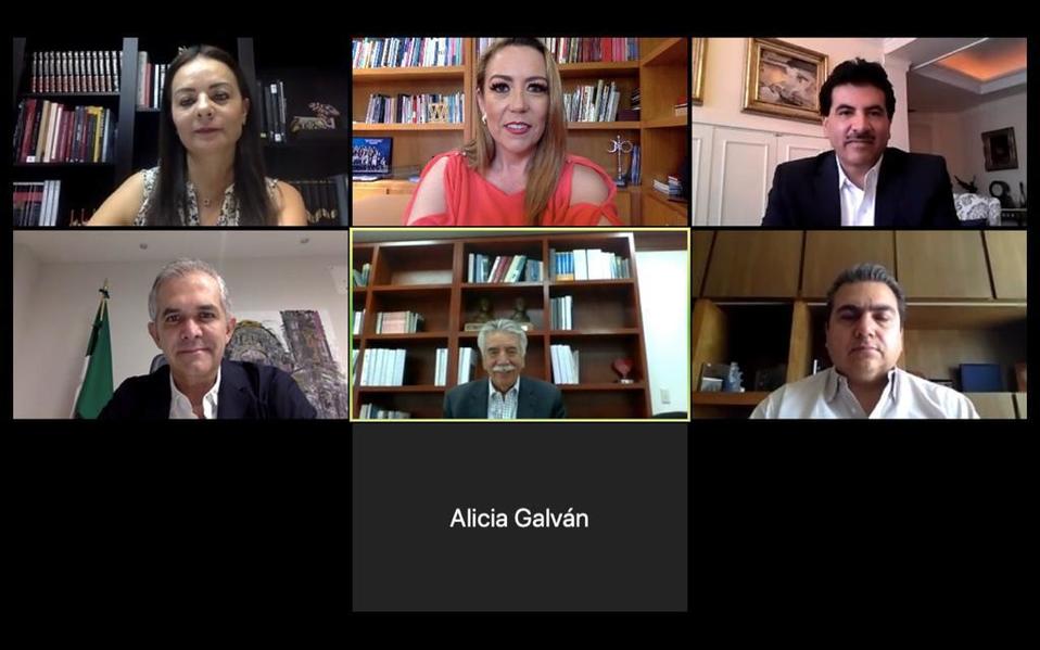 Senadores en reunión con el Consejo de Salubridad General. (Especial)