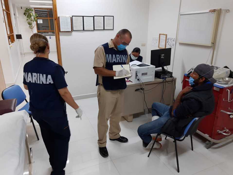 Marina rescata a tres náufragos en Sinaloa. (Cortesía)