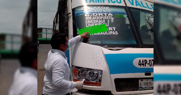 Momento en el que un microbús es sacado de circulación. | Jaime Maya