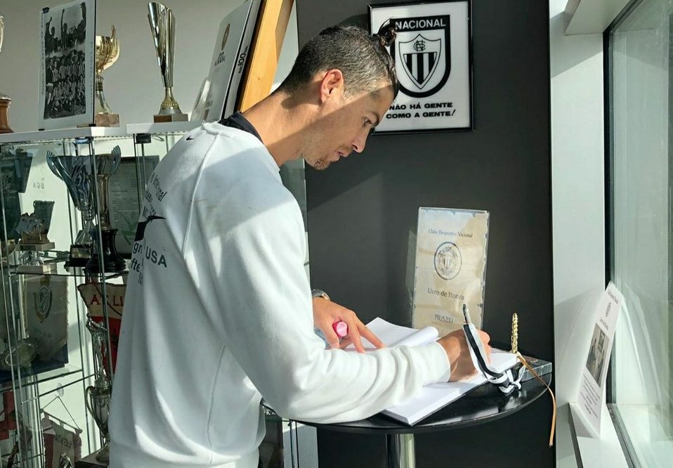 Cristiano Ronaldo en el museo de CD Nacional (Instagram)