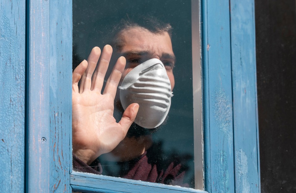 Cuarentenas contra coronavirus serán necesarias en 2022 (Shutterstock).