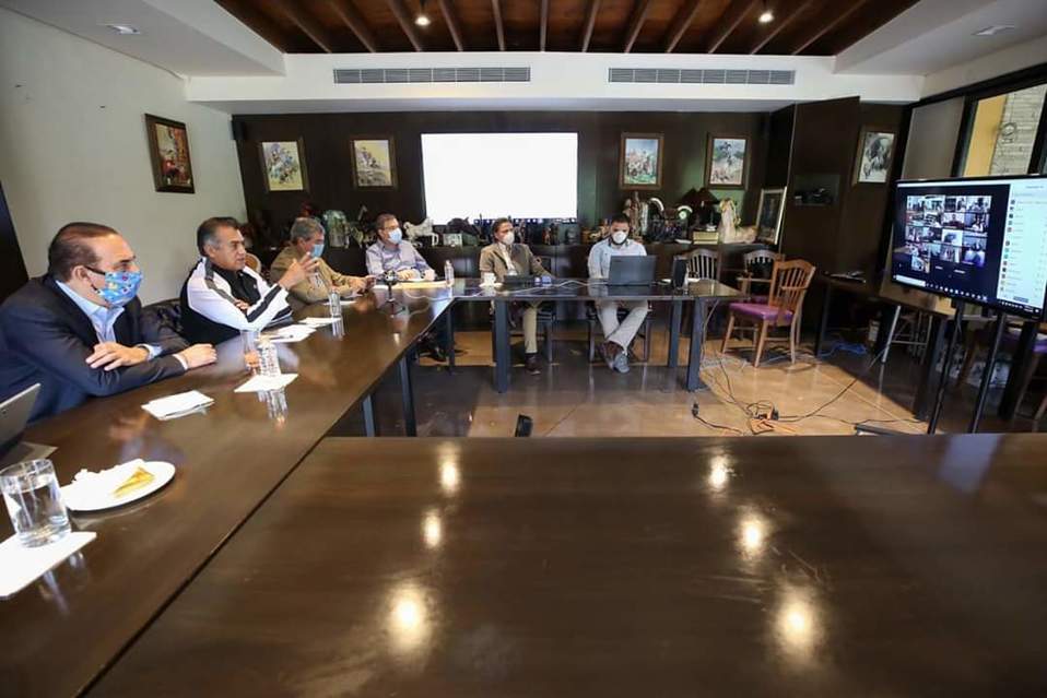 El gobernador Jaime Rodríguez Calderón en sesión virtual con los alcaldes metropolitanos. Foto: Especial.