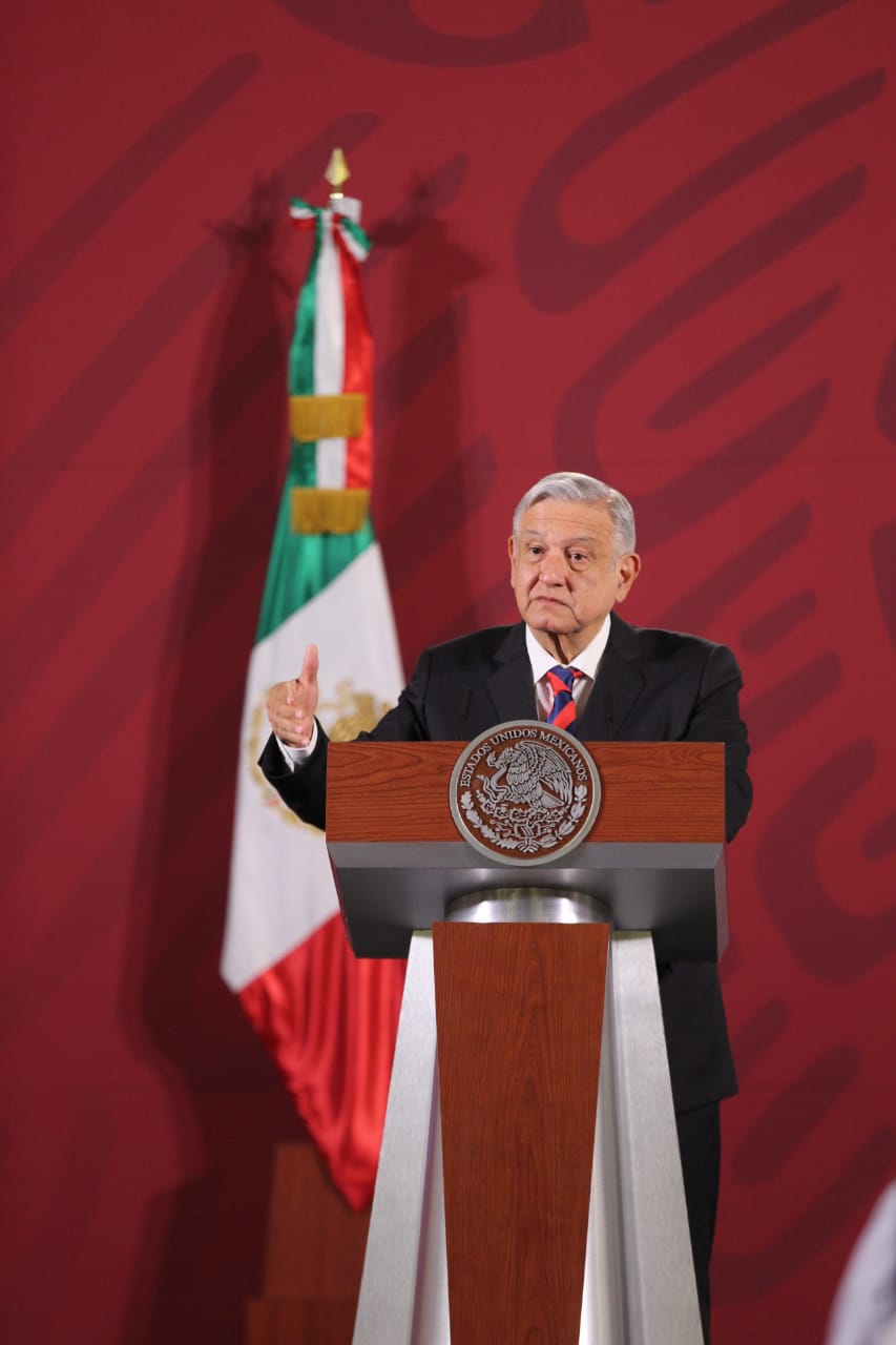 López Obrador dijo que se han contratado cerca de 3 mil 700 trabajadores de salud. (Omar Franco)