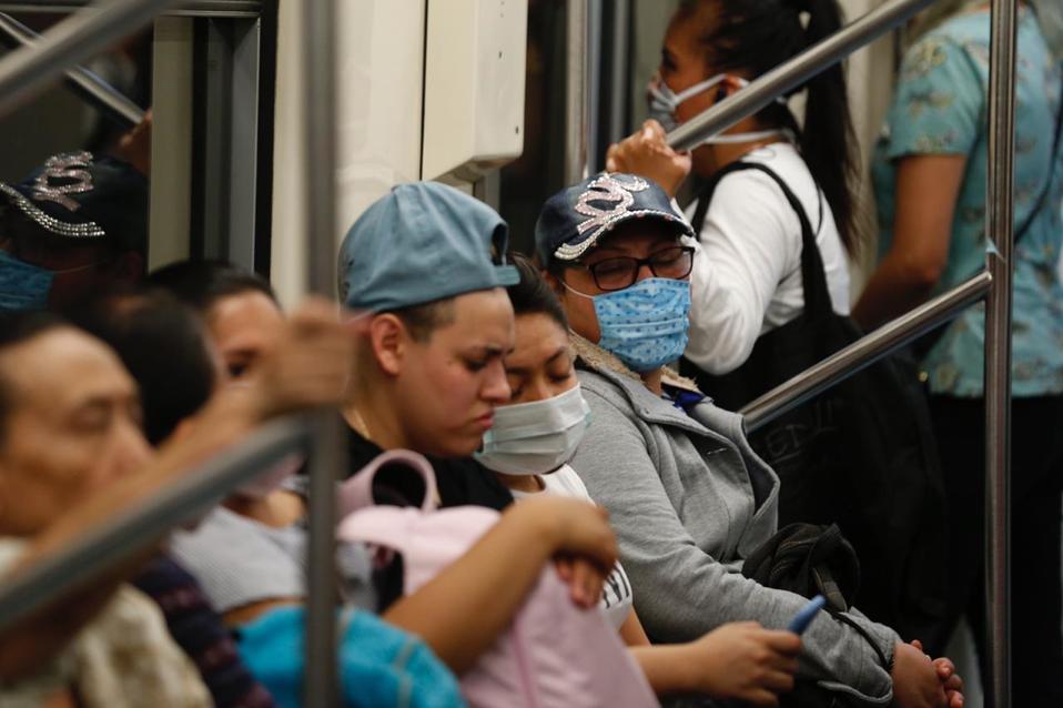 Usuarios en el Metro de la CdMx durante la pandemia por coronavirus (Nelly Salas)
