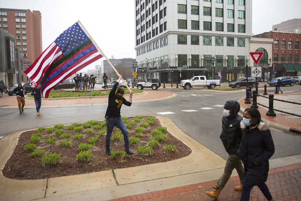 Algunos de los manifestantes son principalmente simpatizantes de Donald Trump. (AP)