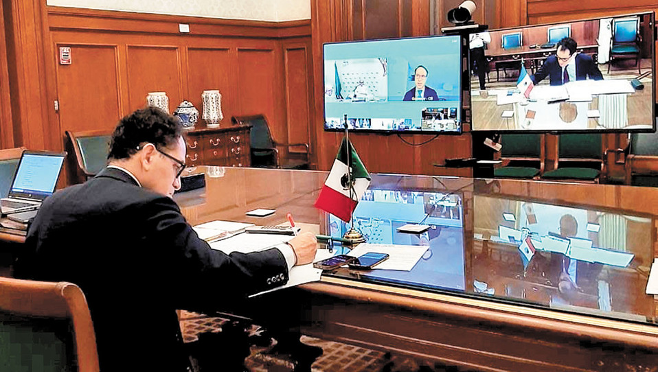 El secretario de Hacienda se enlazó con representantes del FMI y el Banco Mundial. (Especial)