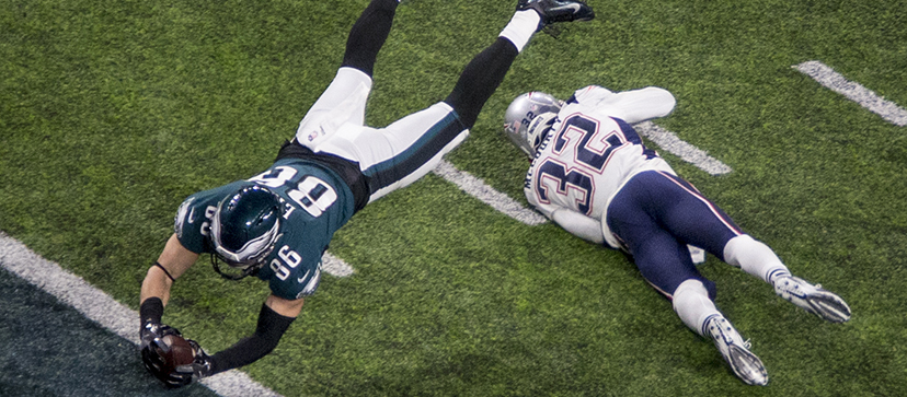 Zach Ertz anota touchdown ante Patriots en el Super Bowl 52 (AP)