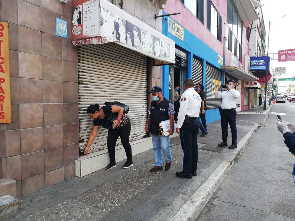 Cierran negocios no esenciales.