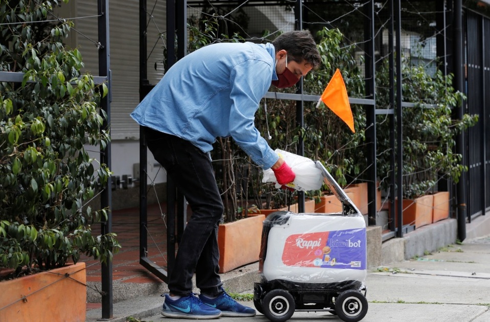 Por coronavirus, Rappi hace entregar con robots (Reuters)