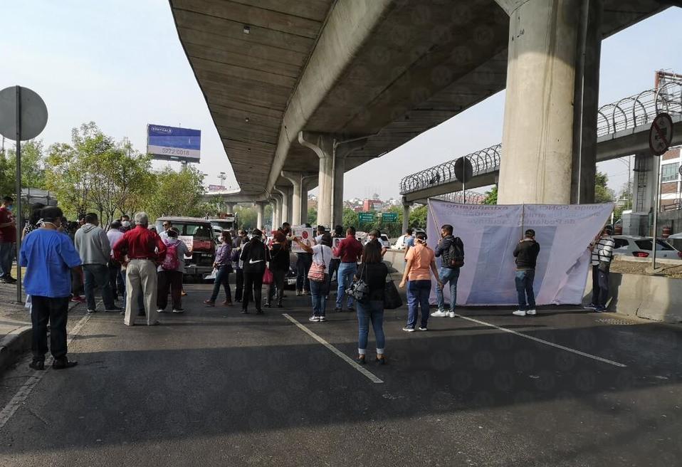 Trabajadores de Hospital Pediátrico de Tacubaya protestan en Periférico. | Jorge Becerril