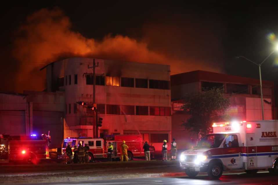 El reporte movilizó a cuerpos de auxilio al Libramiento Noroeste y la avenida Lincoln. (Foto: Roberto Alanís)