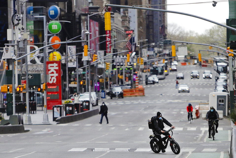 Nueva York ha tenido una reducción en el caso de muertes por covid-19 (AP)