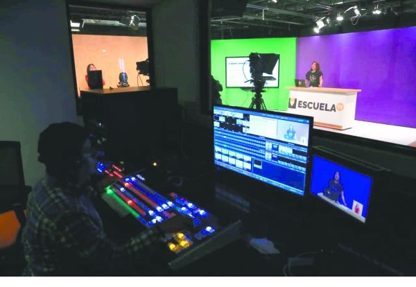 Los cursos se impartirán en línea, radio y televisión. ESPECIAL