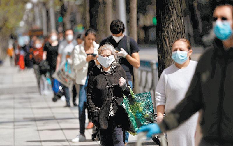 Medidas de distanciamiento social en Madrid, España. (Reuters)