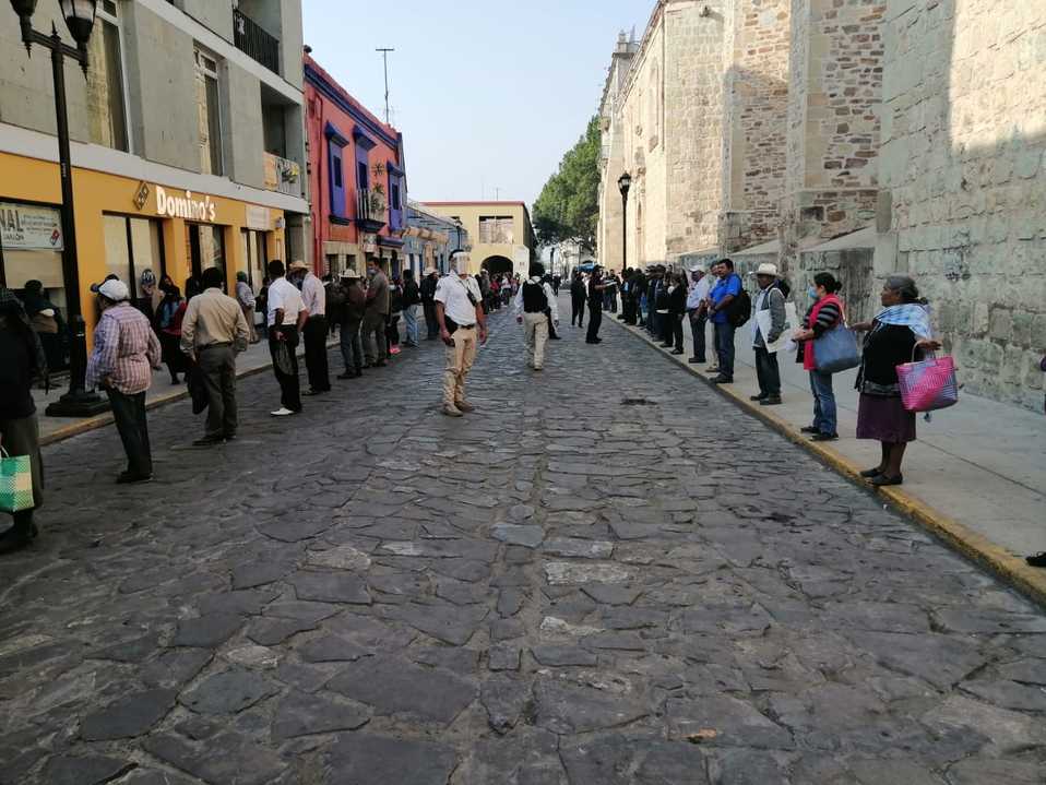 Autoridades estatales realizaron operativos para entregar cubrebocas a los habitantes.
