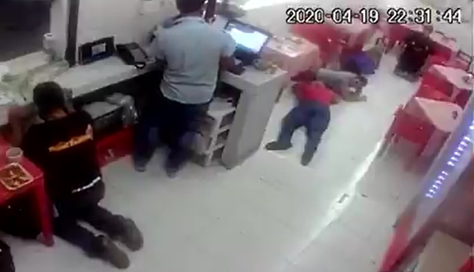Las cámaras de seguridad del establecimiento grabaron el atraco. Foto: Especial.