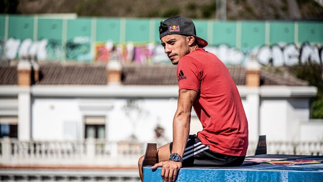 Jonathan Paredes, clavadista mexicano (cliffdiving.redbull.com)