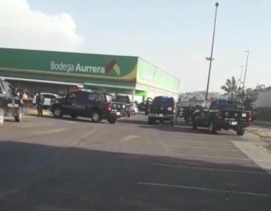 Se movilizan autoridades por presunto saqueo en tienda (Jorge Martínez)