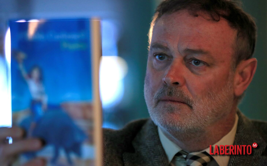Pablo Carbonell presentando su libro de ficción 'Pepita'. (Foto: EFE)