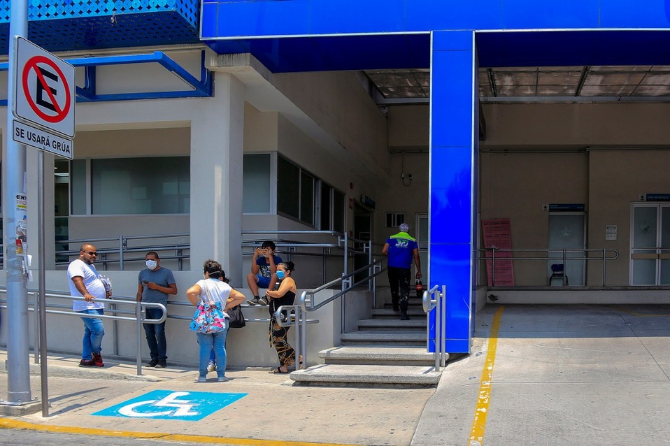 Uribe Téllez aseveró que el Hospital Universitario tampoco cuenta con el material adecuado de seguridad para su personal médico. (Andrés Lobato)