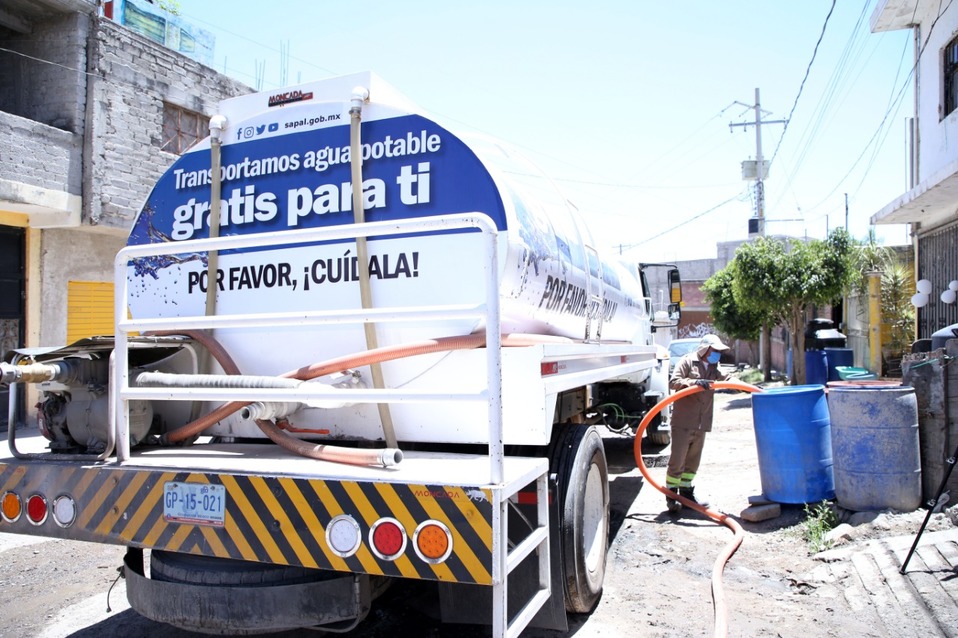Dotan de agua a colonias de León