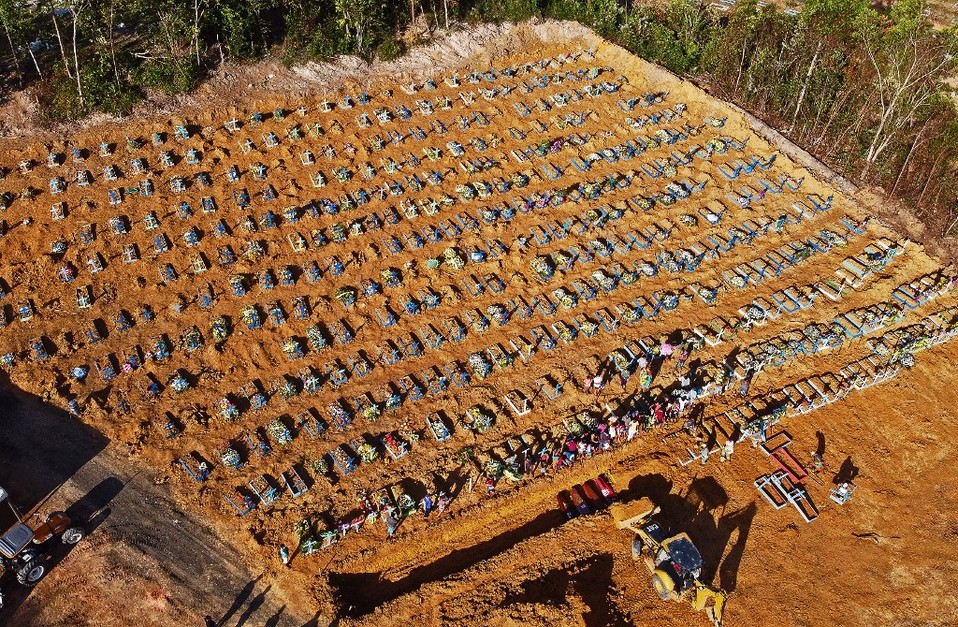 Manaos concentra cerca de la mitad de la población del estado de Amazonas, donde las distancias son continentales y las condiciones en la mayoría de l