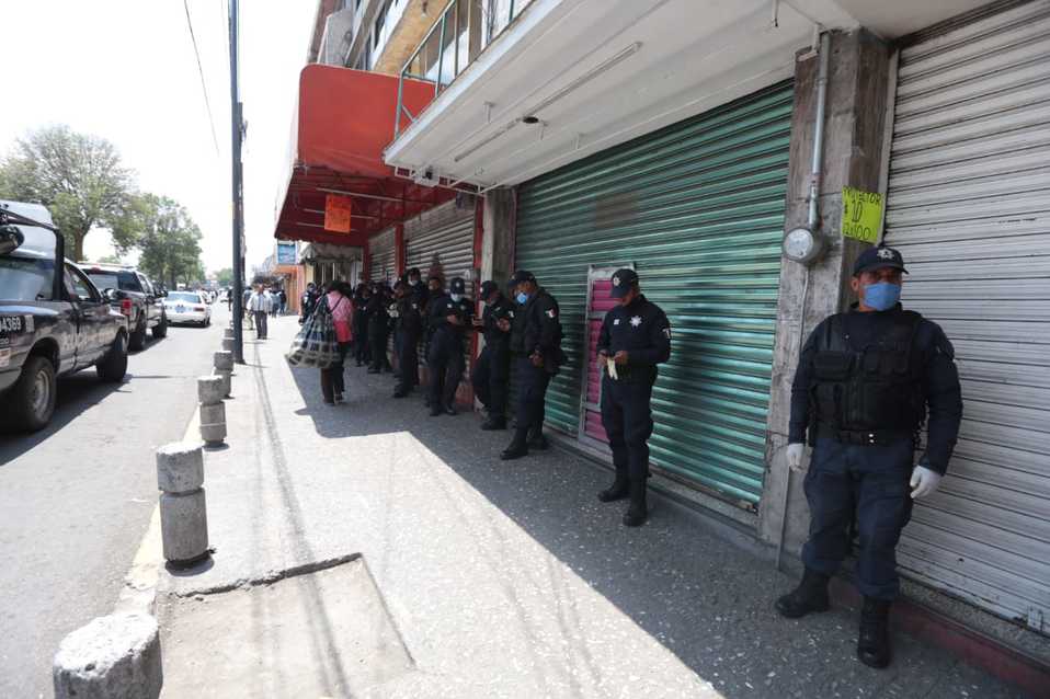 El megaoperativo inició en las calles Independencia, Juárez, Instituto Literario, Rayón y Lerdo. (Tania Contreras)