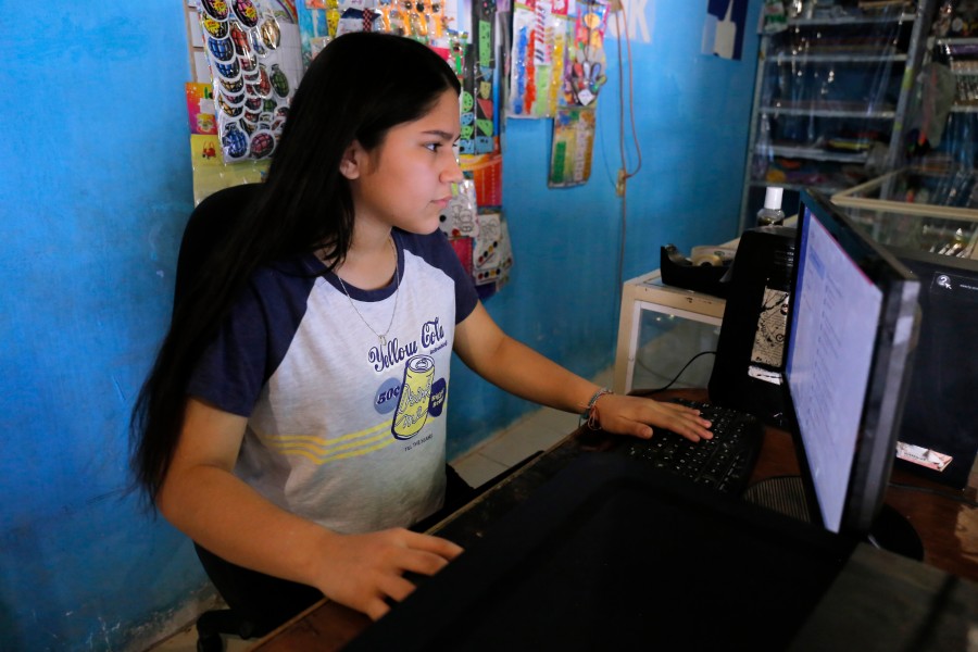 Algunas personas han facilitado servicios en café internet dando descuentos por su uso. (Mauricio Román)