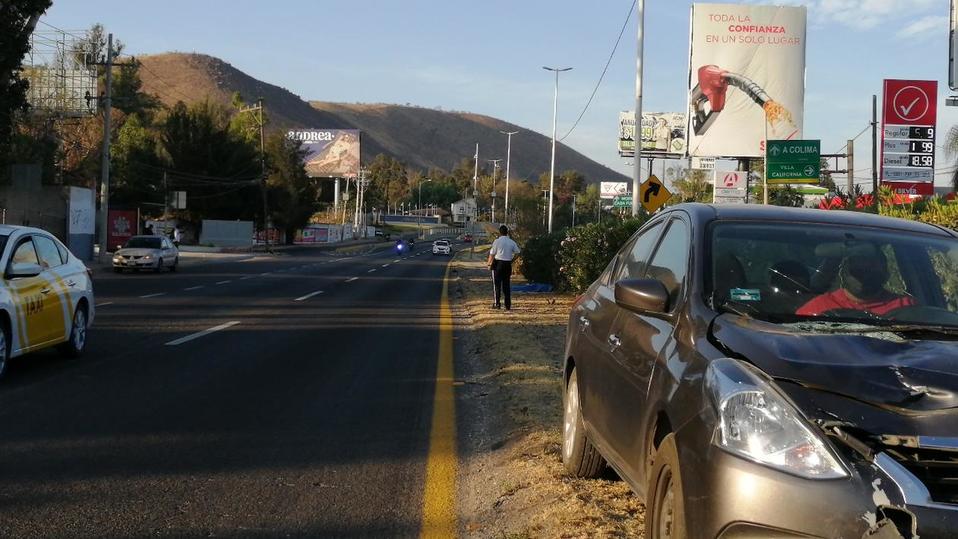 El fatal accidente fue sobre la carretera Colima - Guadalajara al cruce con el camino Real a Colima. (Juan Carlos Mungía)