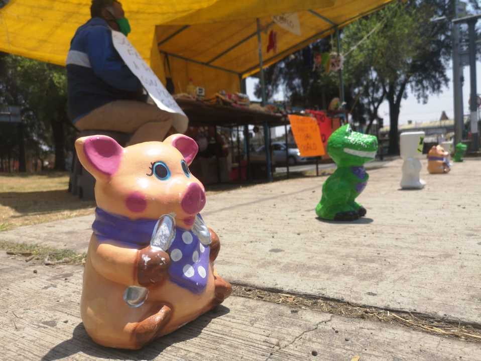 Ferieros intercambian alcancías por despensas ante la falta de empleo por covid-19 (César Velázquez)