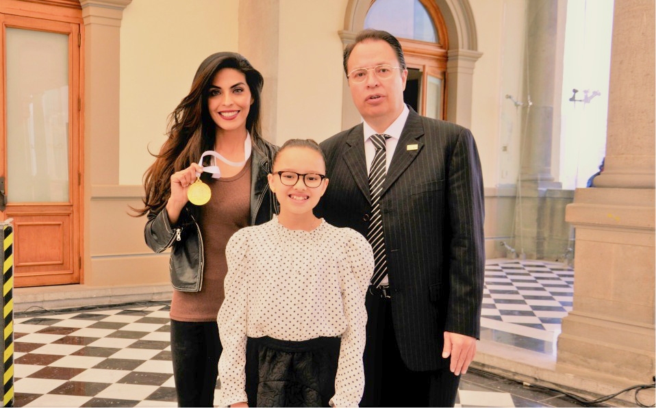Gabriela Tolentino recibe Medalla del Premio Jaguar Internacional 2020