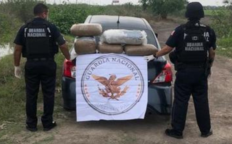 Localizan auto robado con 30 kilos de marihuana en Matamoros.