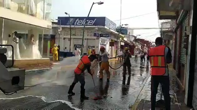 Al menos 10 calles han tenido que ser constantemente limpiadas. (Foto: Julio Navarro)