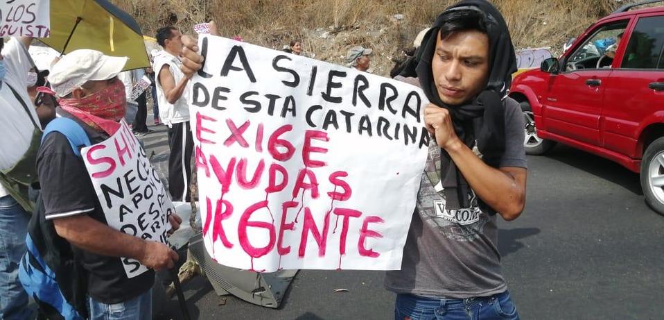 Comerciantes bloquean la autopista México-Puebla (Jorge Becerrl)