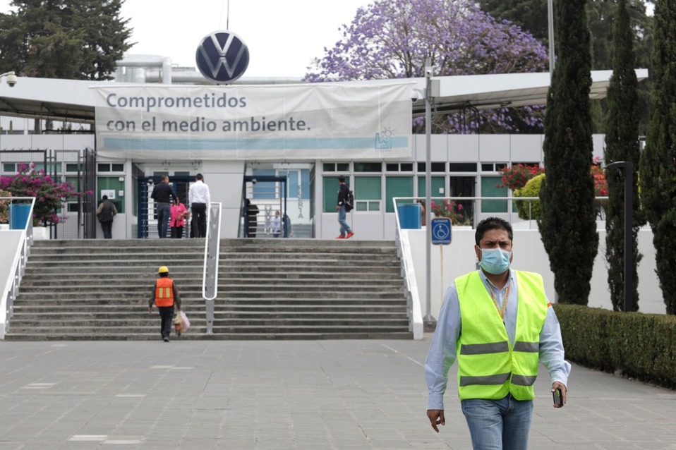 De acuerdo con el decreto de salud federal, estos sectores están clasificados hasta el momento dentro de las actividades no esenciales. (Agencia Enfoq