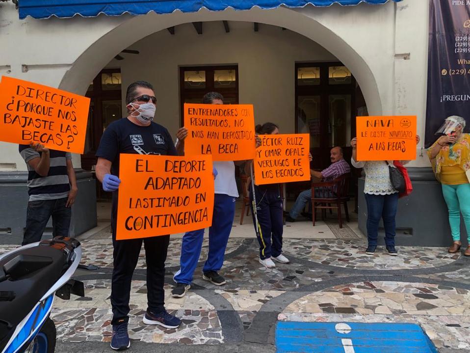 Los deportistas llegaron con sus entrenadores. (Foto: Isabel Zamudio)