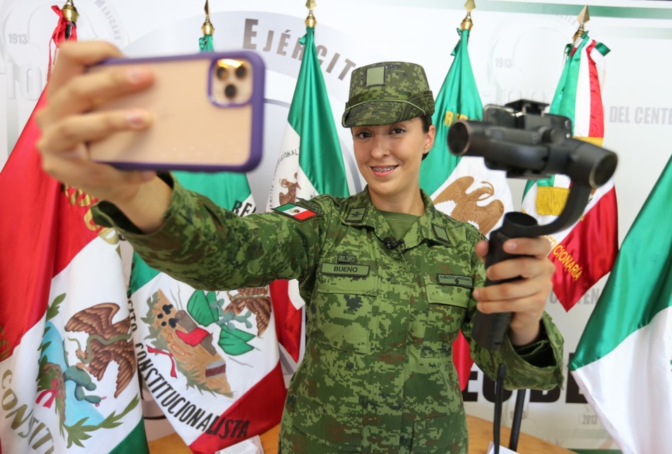 Alexa Bueno, la soldado mexicana que hace videos en Youtube. (Javier Ríos)