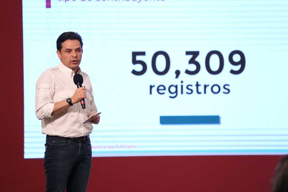 El director del IMSS, Zoé Robledo, durante la conferencia sobre los créditos a empresas en Palacio Nacional. (Octavio Hoyos)