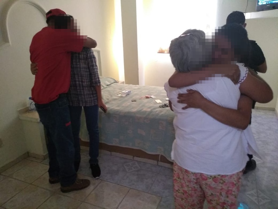 Policía de Celaya libera a mujeres víctimas de secuestro virtual