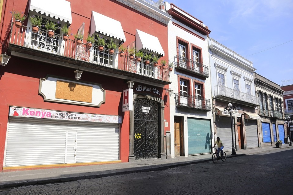 Al tener las calles cerradas por la pandemia, las ventas se han desplomado, comentó el representante del comercio establecido. (Andrés Lobato)