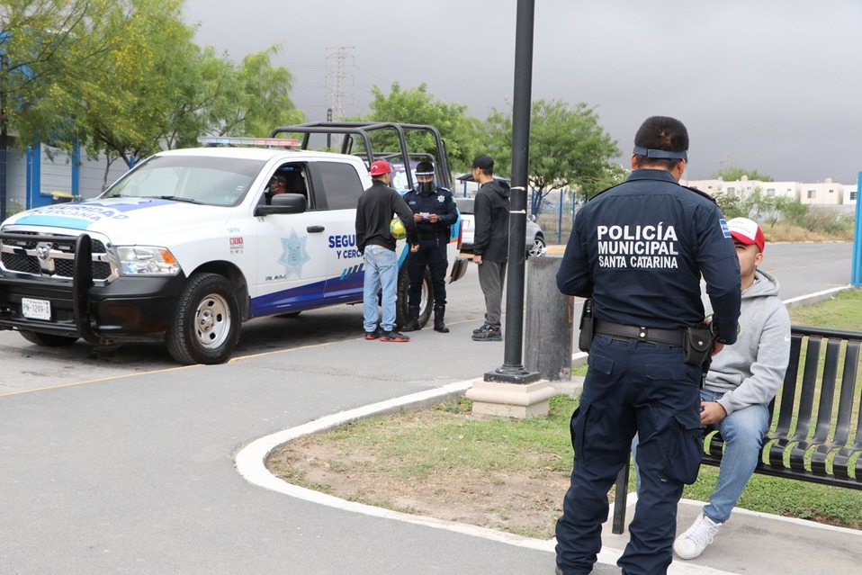 Castillo Olivares exhortó a los vecinos a ser respetuosos y atender el llamado de no salir de casa. Foto: Especial