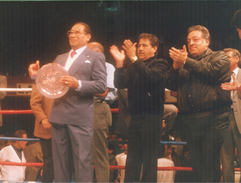 Cleto Reyes en su homenaje por 40 años de fabricar guantes de boxeo (Cortesía Cleto Reyes)