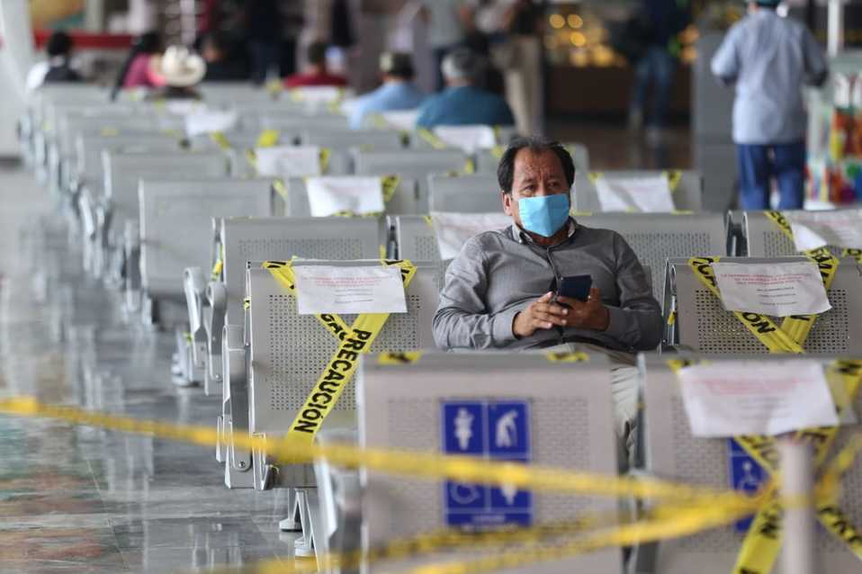 Medidas de seguridad sanitaria en la Central de Autobuses de Pachuca. (Jorge Sánchez)