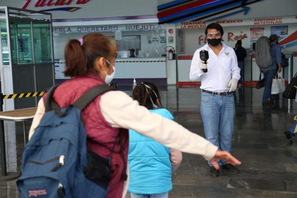 Medidas sanitarias en la Central de Autobuses de Pachuca. (Jorge Sánchez)