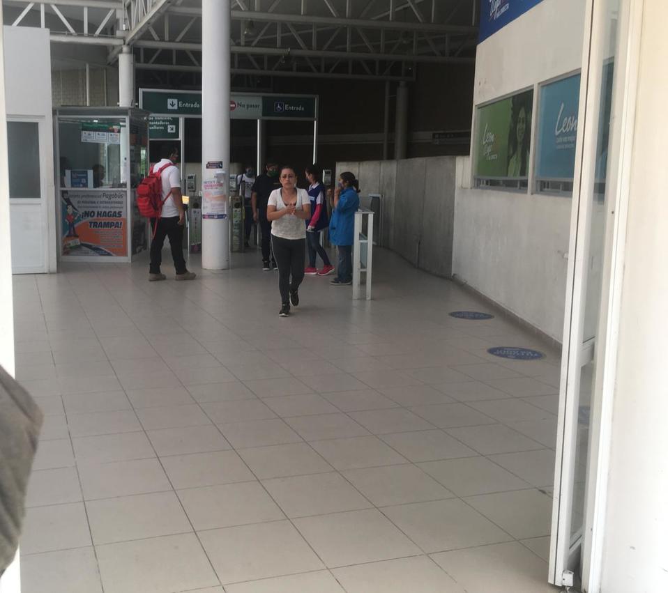 Sin cubrebocas en el transporte público