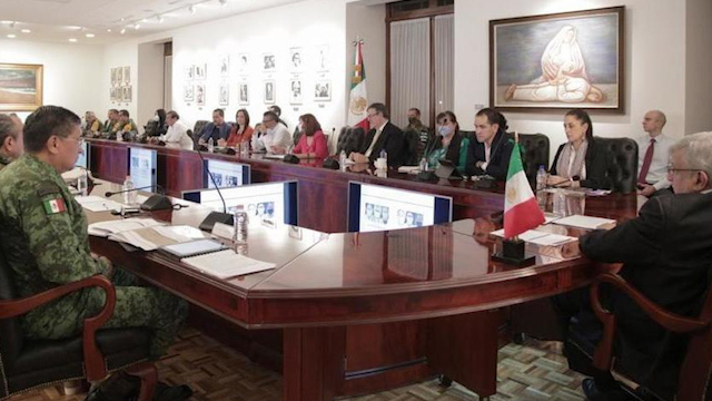 AMLO sostiene reunión para "domar" al covid-19