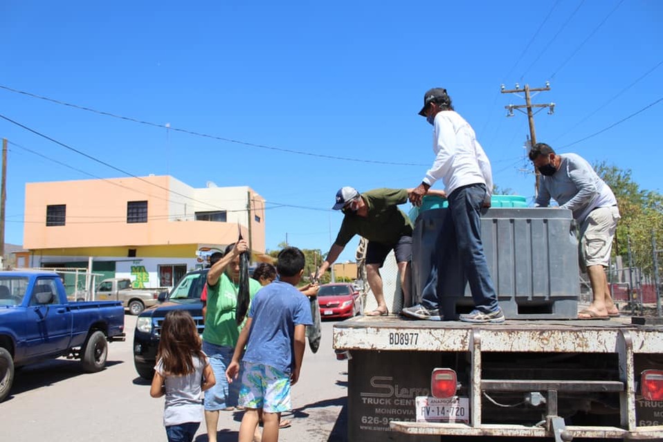 Las autoridades locales agradecieron el apoyo de los pescadores. (Foto: H. Ayuntamiento de Loreto BCS)