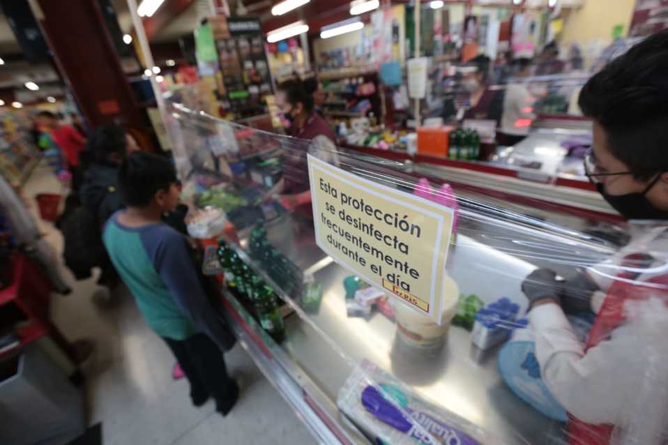 Aproximadamente 500 colaboran en sus 50 sucursales ubicadas en el Estado de México y en otros estados. (Tania Contreras)